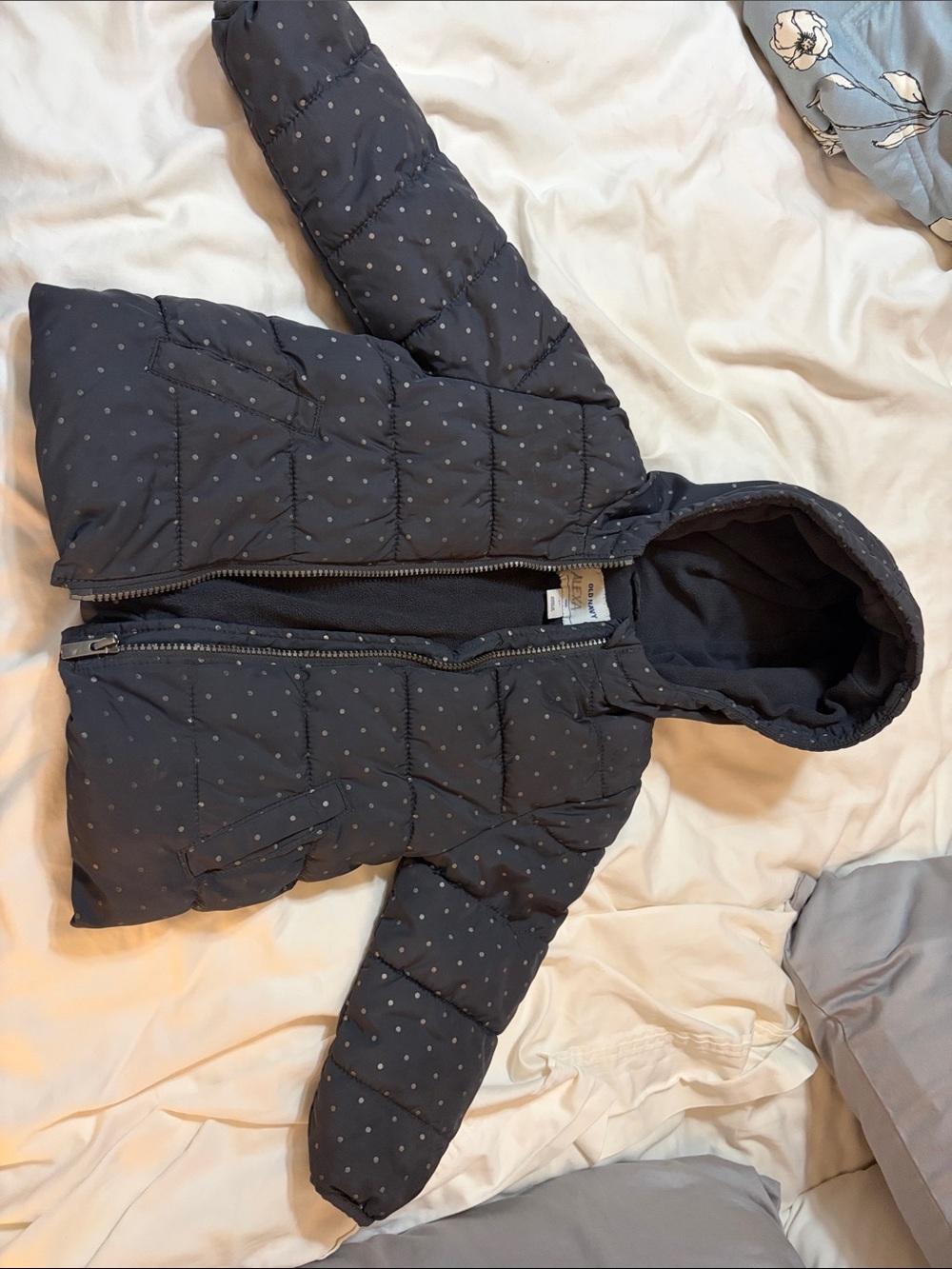 3T girls Old Navy Navy Hooded Puffer Jacket with Polka Dot Print